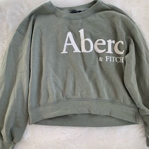 Cropped Abercrombie sweatshirt